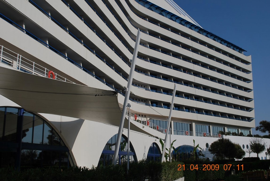 imagini hotel TITANIC LARA